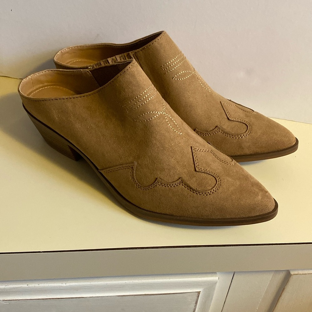 Espirit women’s beige mules